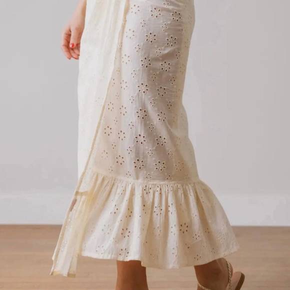 NEW SUNSHINE TIENDA eyelet vienna sarong in ivory - Picture 2 of 4